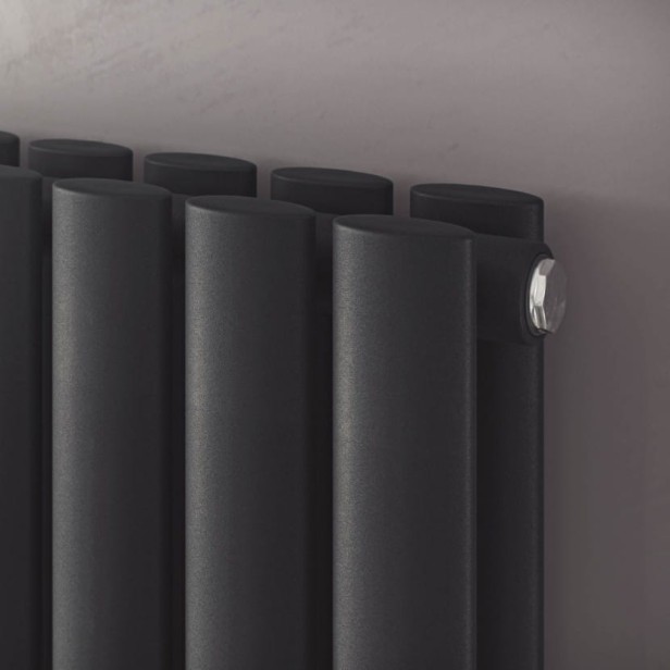 Grzejnik pionowy Rene zbliżenie.jpg