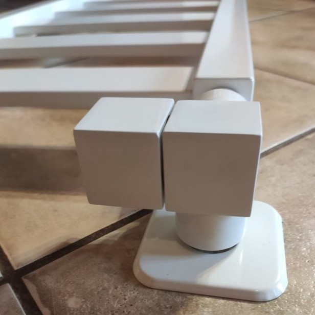 zawór quattro białe zasilanie.jpg