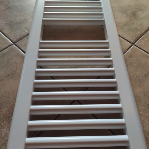 2021 lucy bialy sklep.jpg