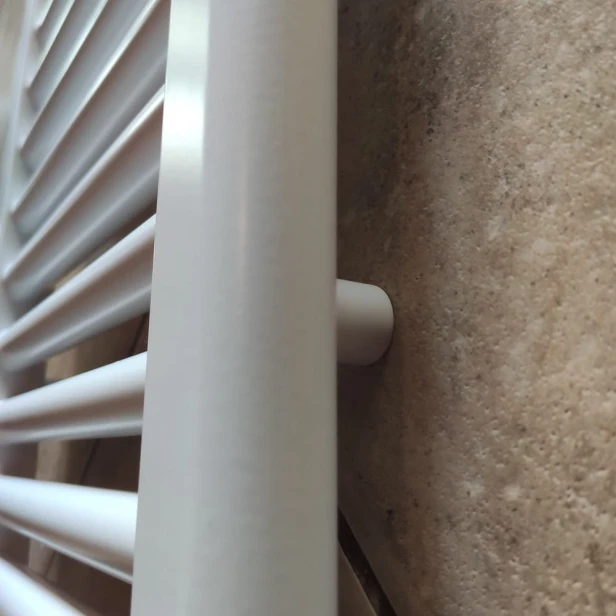 2021 lucy biale mocowanie.jpg