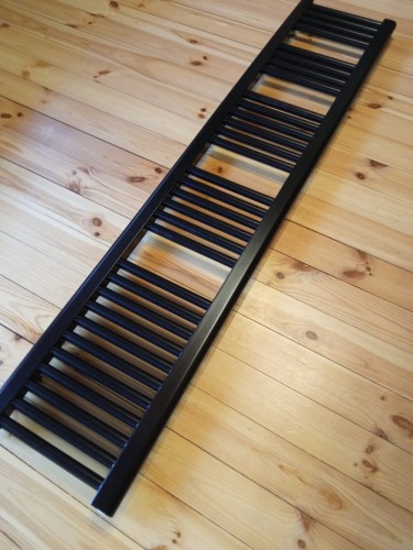 Lucy 146x30 R9005.jpg