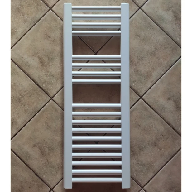 mały grzejnik Lucy 82x30 biały .jpg