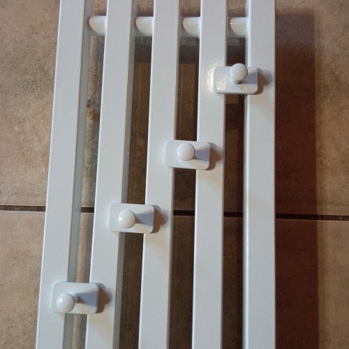 Grzejnik Deco 3 detal wieszaki 2.jpg