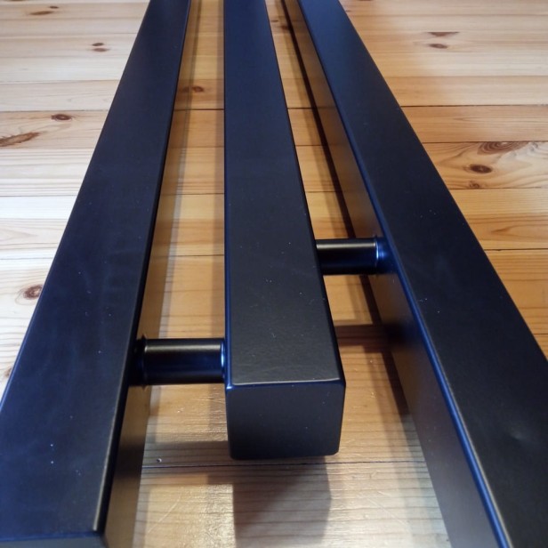 Grzejnik Cubic czarny detal.jpg