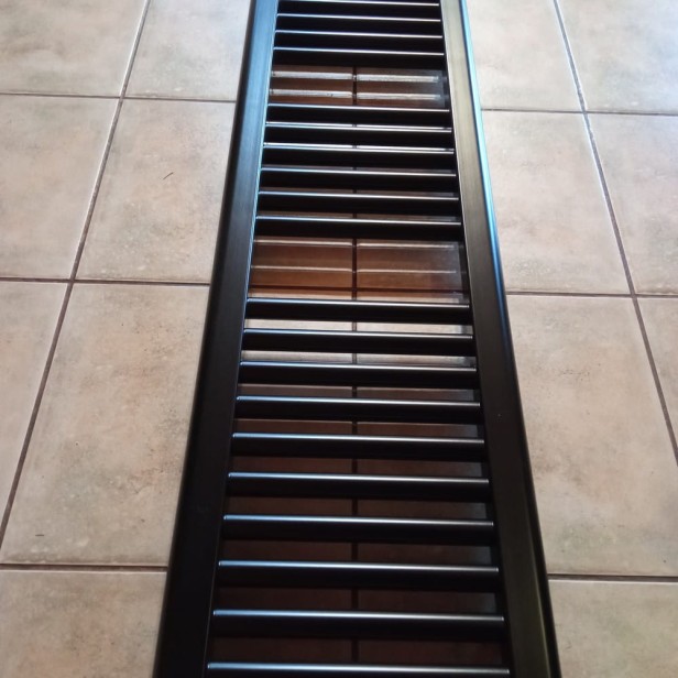 grzejnik lucy 146x30 czarny.jpg