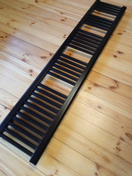 Lucy 146x30 R9005.jpg