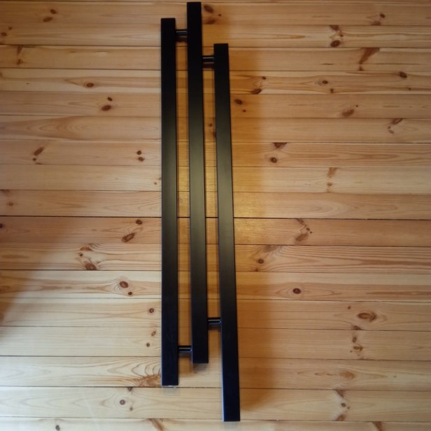 Grzejnik Cubic 136 x 23 czarny zdjęcie.jpg