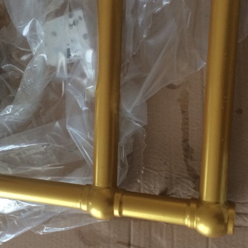 Grzejnik poziomy Gesi 1  zloty malowany.jpg