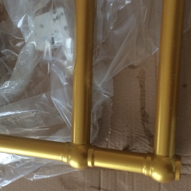 Grzejnik poziomy Gesi 1  zloty malowany.jpg