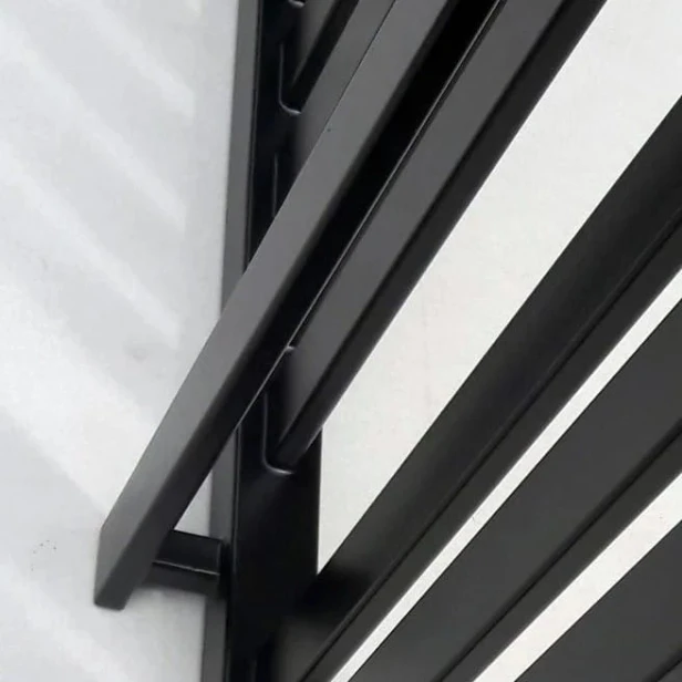 Irma detal czarna.jpg