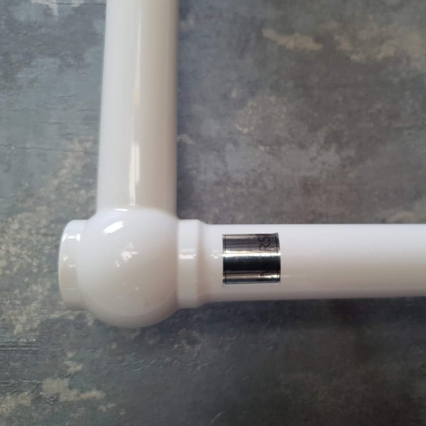 Grzejnik Pinea 1 biały detal.jpg