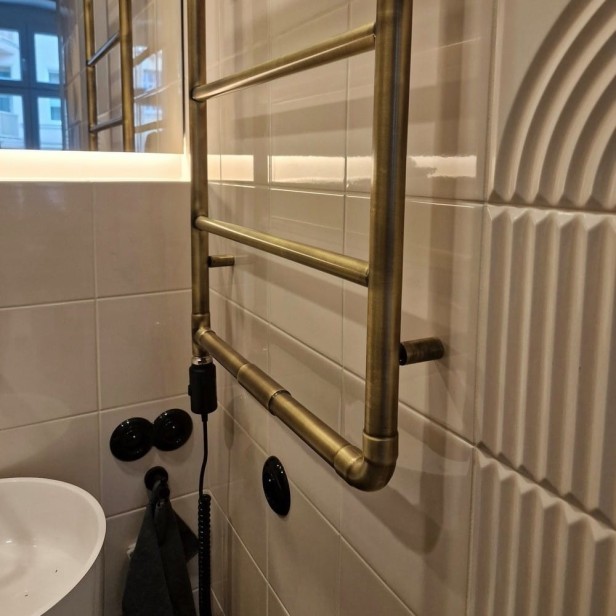 Grzejnik Art  2 elektryczny  antyczny mosiądz.jpg