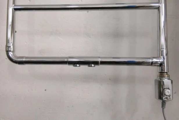 Grzejnik Art 2 pod grzałkę PRAWA.jpg