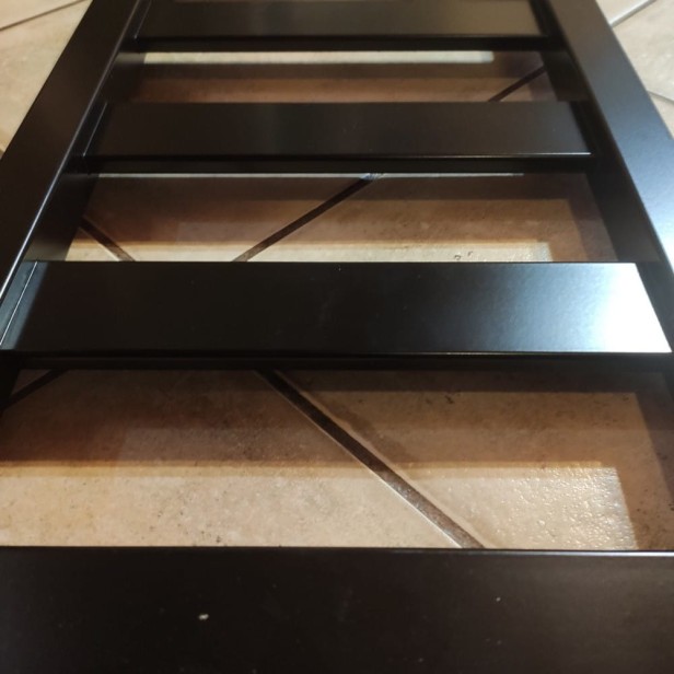 Grzejnik Vivo detal czarny mat.jpg