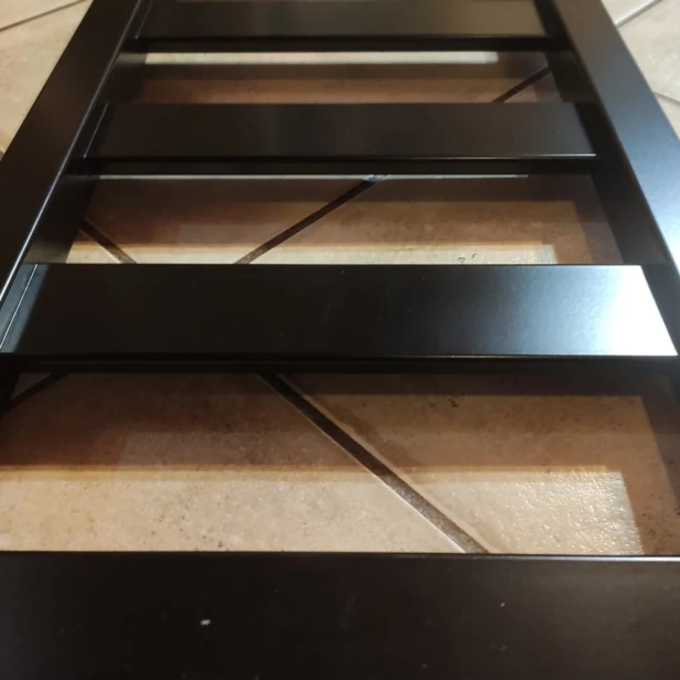 grzejnik vivo detal czarny mat.jpg