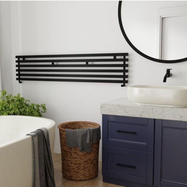 Grzejnik Deco 3 poziomy czarny mat z wieszakami zdjęcie.jpg