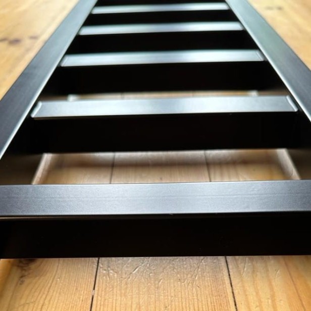 Grzejnik Inez czarny detal 3.jpg