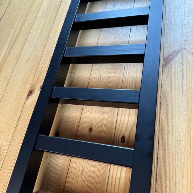 Grzejnik Inez czarny detal.jpg