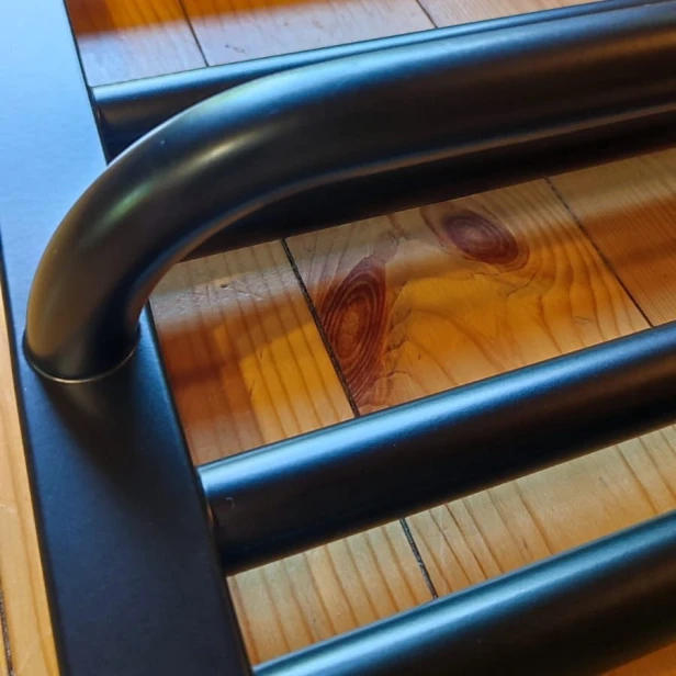 Grzejnik czarny Lima detal.jpg