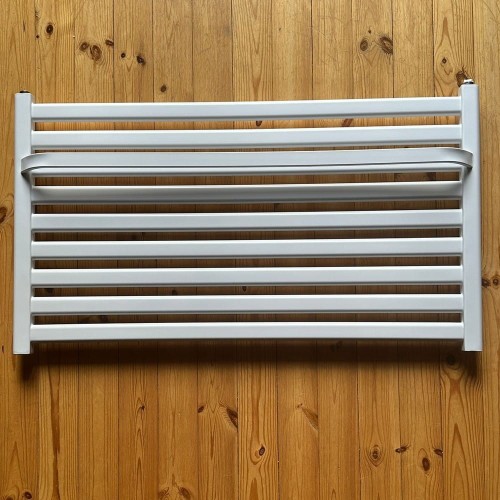 niski grzejnik Kalipso  Zenit 56 x 80 biały z wieszakiem .jpg