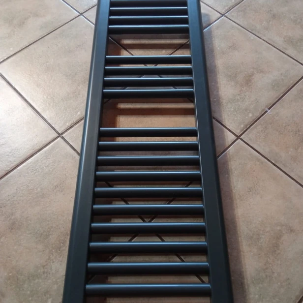 grzejnik Lucy 82 x 30 RAL 7016.jpg