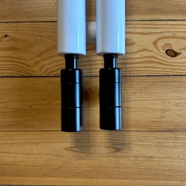 zawór  lux 3 czarny na grzejniku.jpg