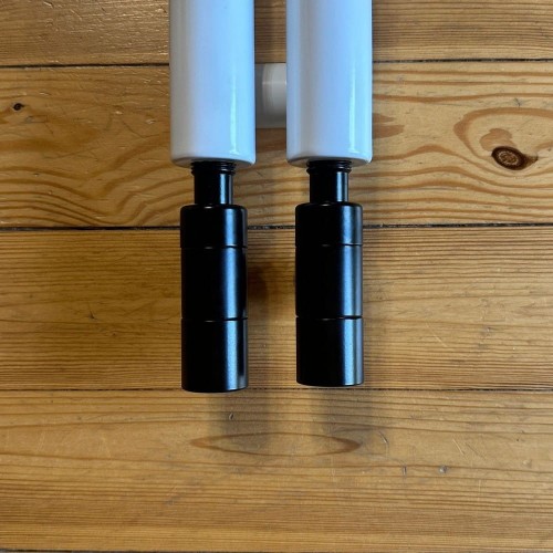 zawór  lux 3 czarny na grzejniku.jpg