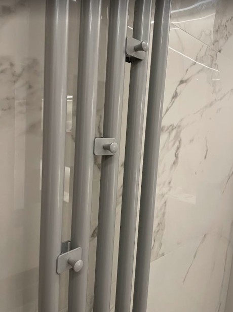 Grzejnik Aries 150x25 RAL 9006 detal.jpg
