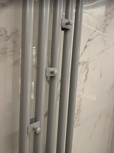 Grzejnik Aries 150x25 RAL 9006 detal.jpg