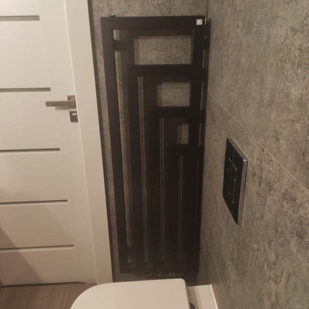 Grzejnik ANGUS V 114 x 36 zdjęcie 2.jpg