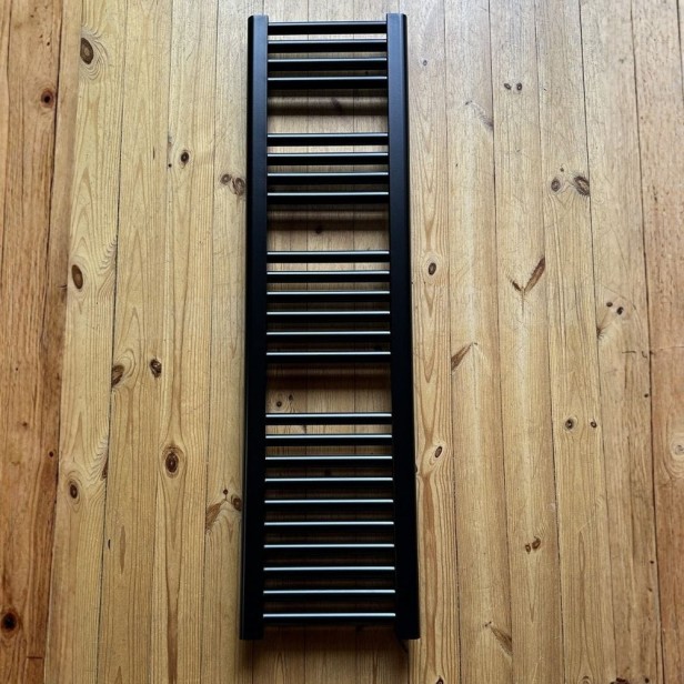 grzejnik Lucy 112x30 czarny mat.jpg