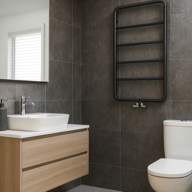 grzejnik Art 1 czarny w łazience.jpg