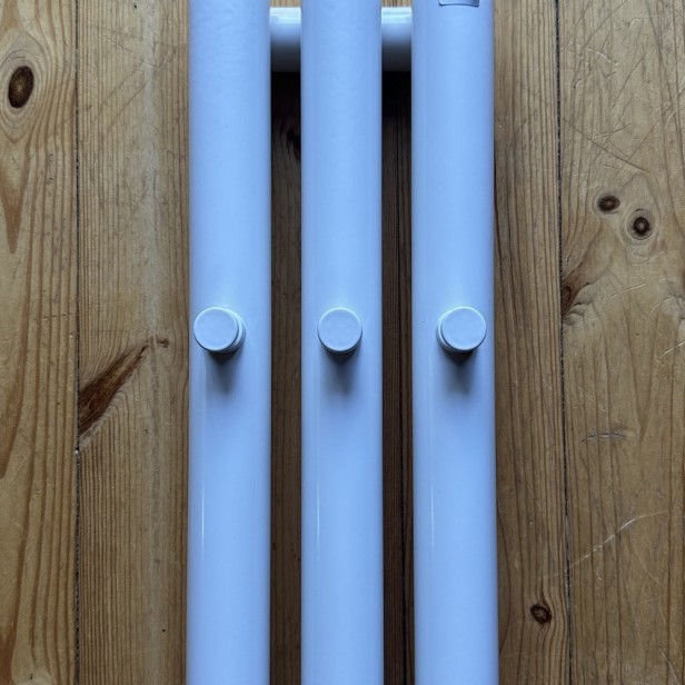 Grzejnik Rolo Hanger 15 detal wieszaki biały.jpg