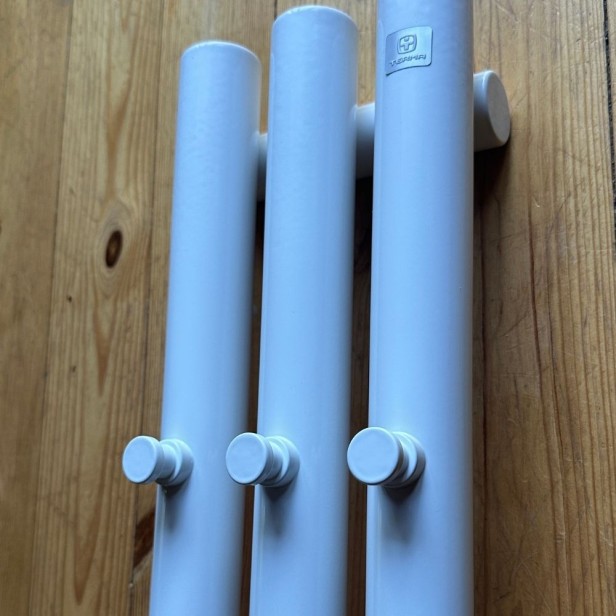 Grzejnik Rolo Hanger biały wieszaki 2.jpg