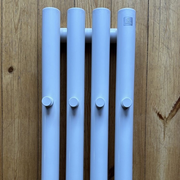 Grzejnik Rolo Hanger 20 biały wieszaki.jpg