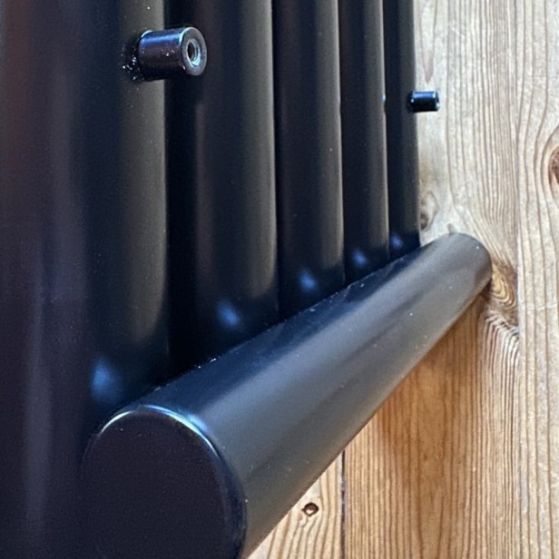 Grzejnik Rolo Hanger czarny mat tył.jpg