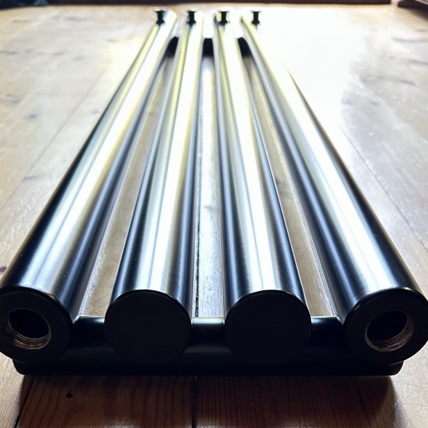 grzejnik Rolo Hanger 20 czarny mat 3.JPEG