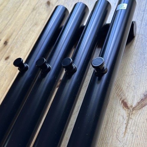 Grzejnik Rolo Hanger 20 czarny mat 5.jpg