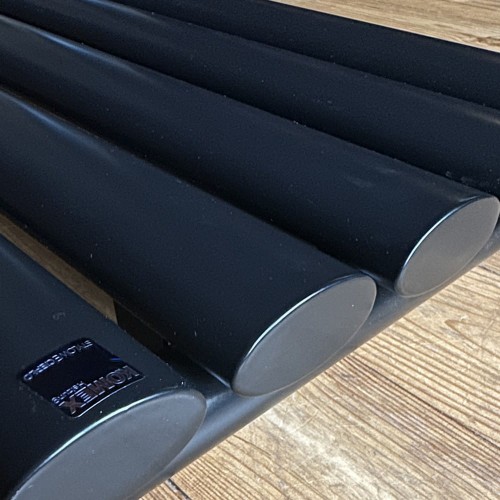 grzejnik Rene czarny mat detal.JPEG