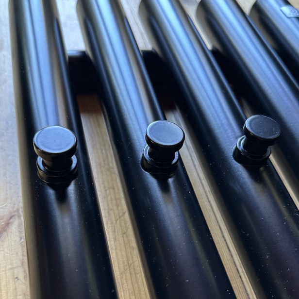 grzejnik Rolo Hanger  czarny mat uchwyty.JPEG