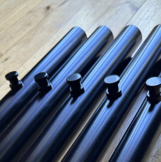 grzejnik Rolo Hanger  czarny mat uchwyty 5.JPEG