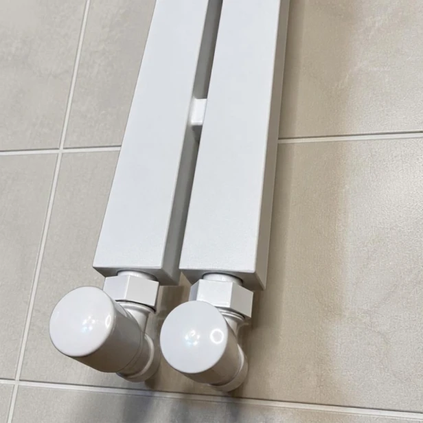 grzejnik Lux Slim i zawory Swing.jpg